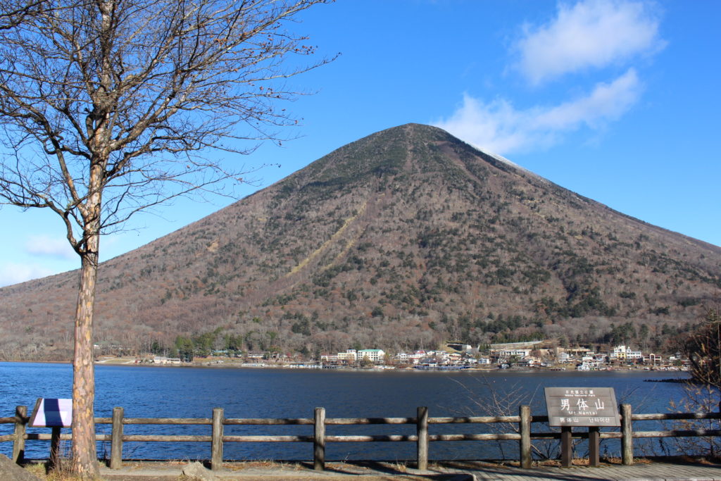 中禅寺湖を望む館