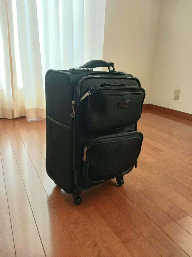 新しいスーツケース